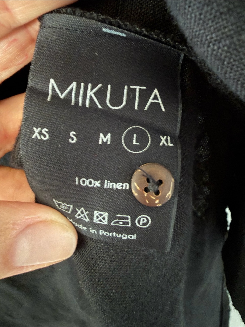 Mikuta black oversized linen shirt - Picture 4 of 5